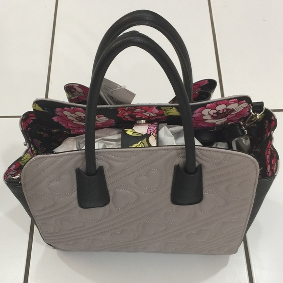 Betsey Johnson Bow-Tie Tote - Picture 4 of 8